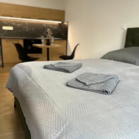 Ar Tahiti Black Apartment